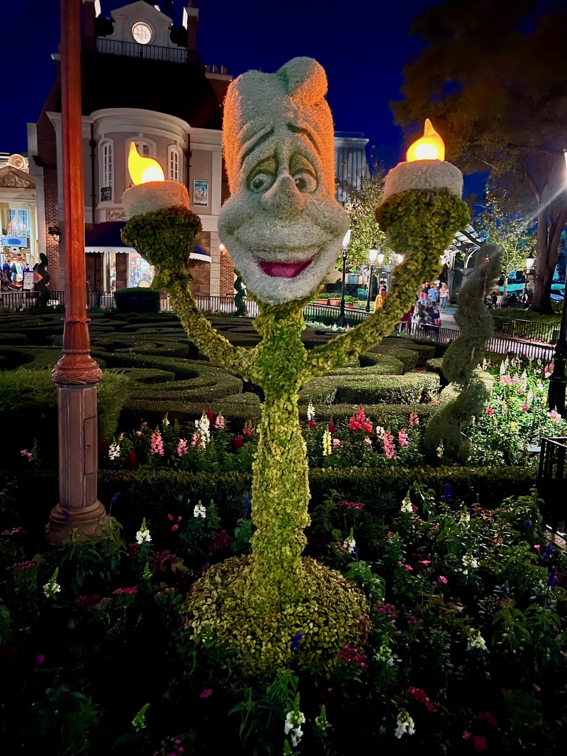 Lumiere Topiary EPCOT Light Up