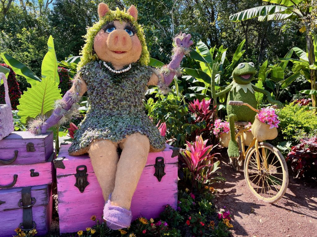 Miss Piggy and Kermit Topiary 2024 EPCOT