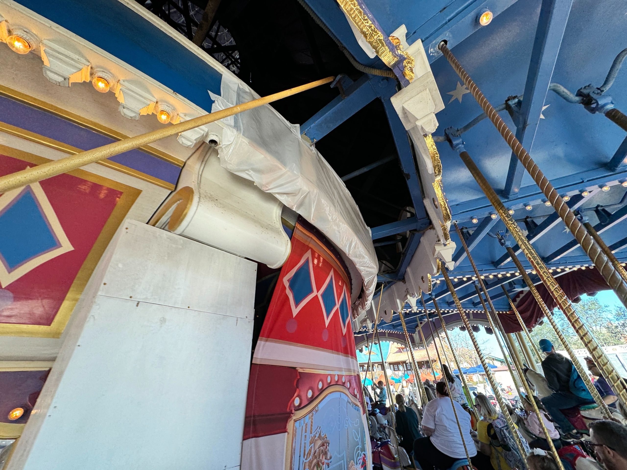 Construction Prince Charming's Regal carousel