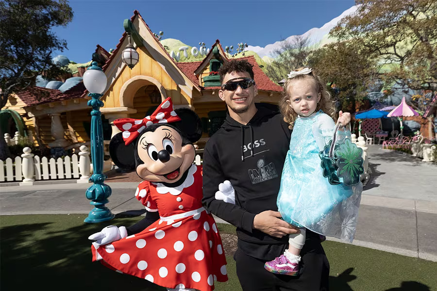 Patrick Mahomes and his daughter with Minnie Mouse