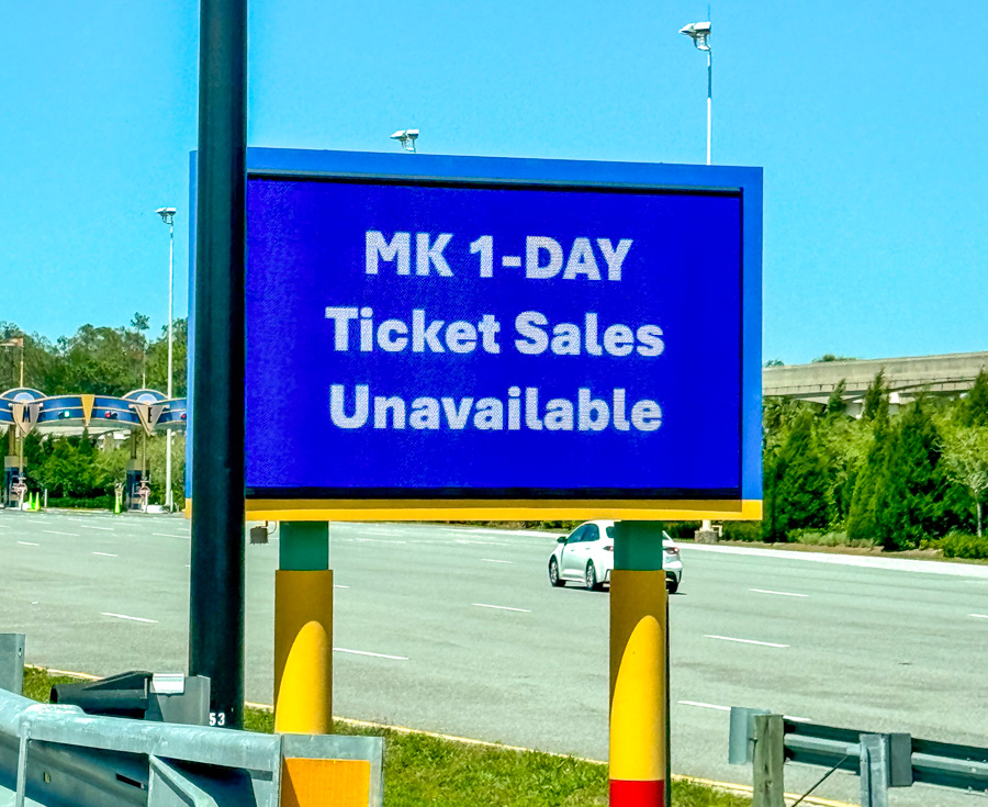 Magic Kingdom at Capacity park hopping unavailable parking entrance