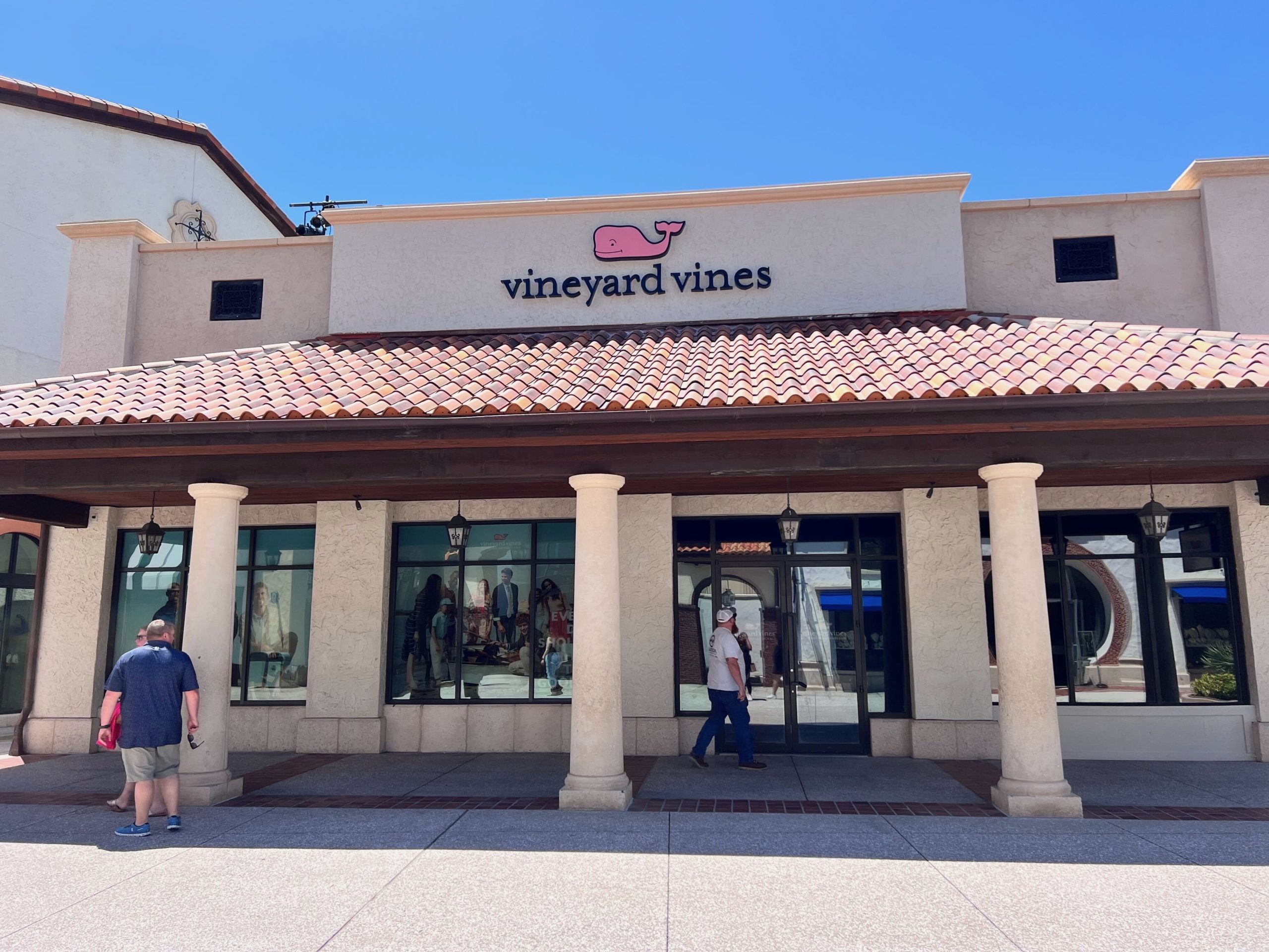 Vineyard Vines Retail Location in Disney Springs