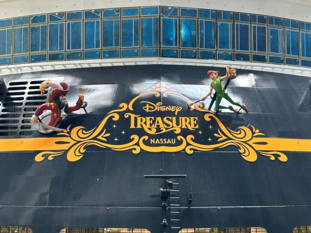 Disney Treasure Peter Pan Captain Hook