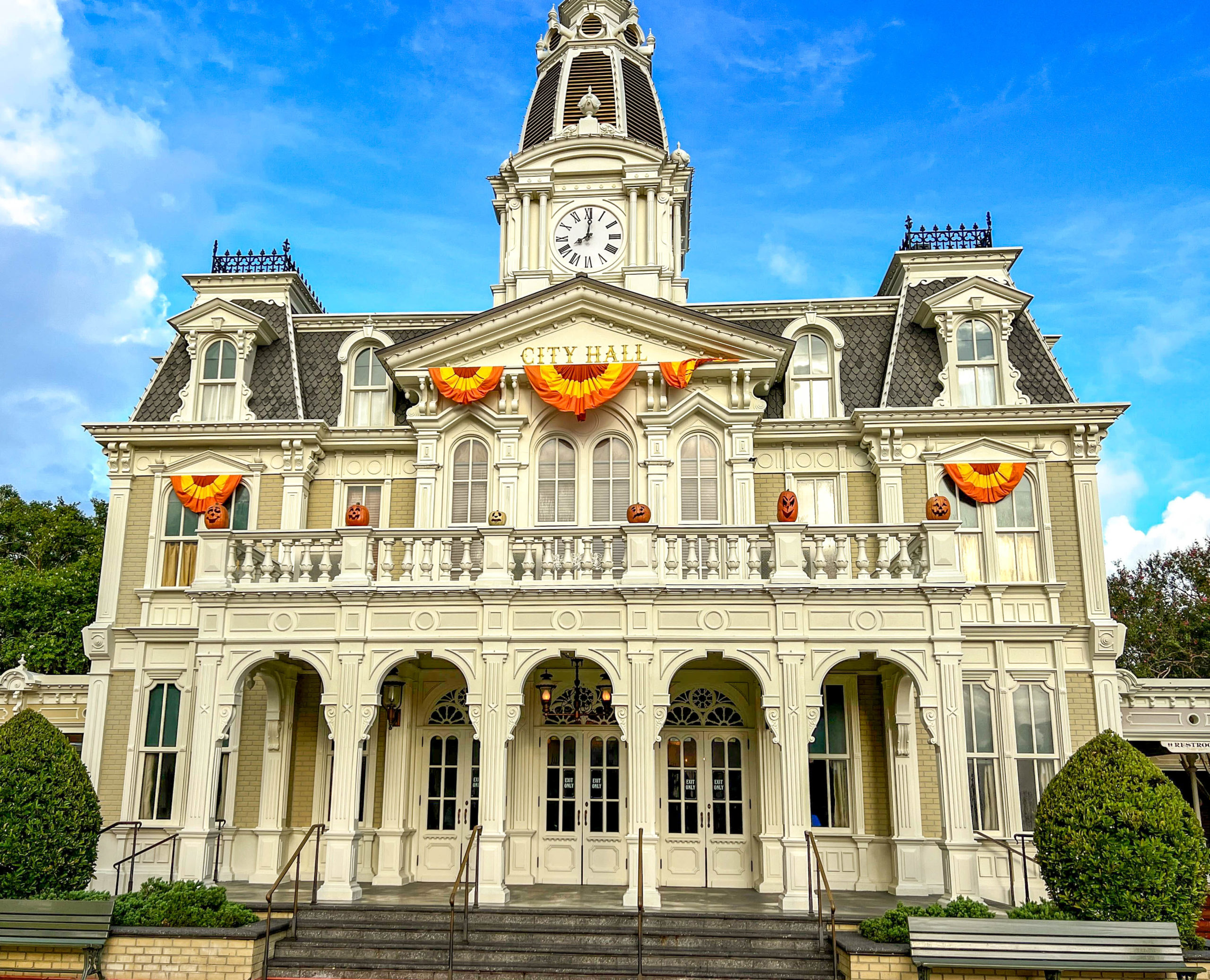 Halloween decor in Magic Kingdom