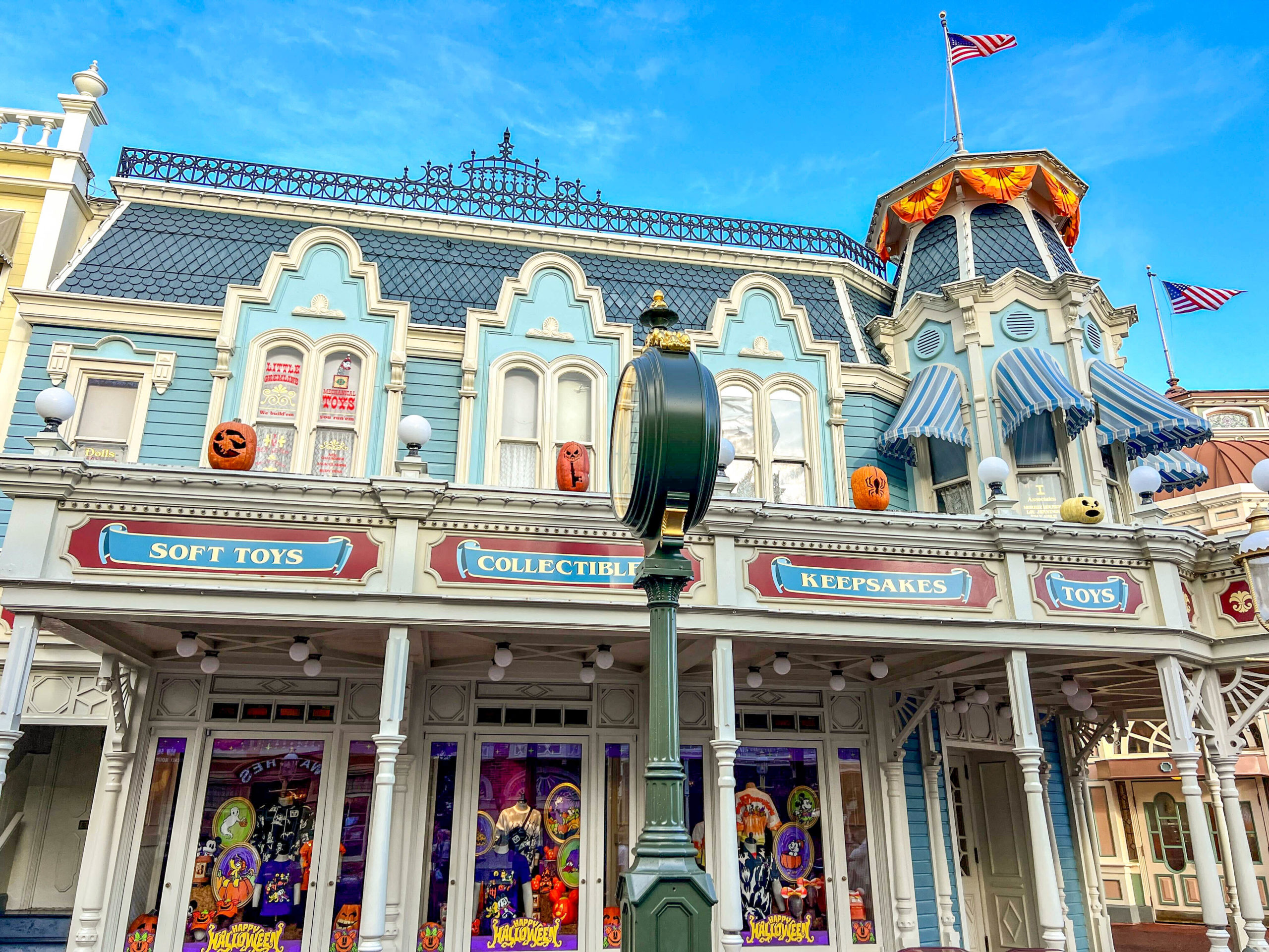 Halloween decor in Magic Kingdom