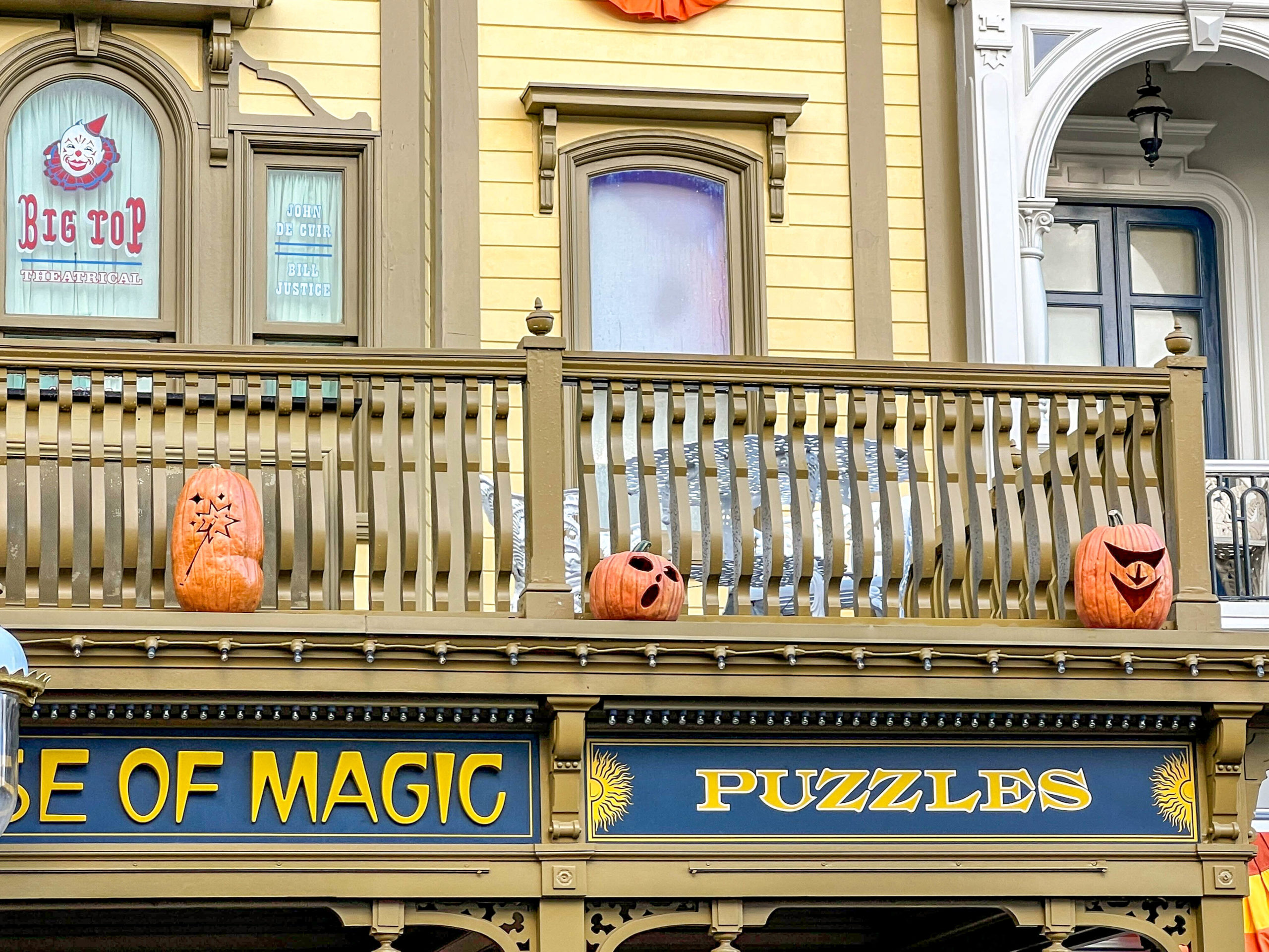 Halloween decor in Magic Kingdom