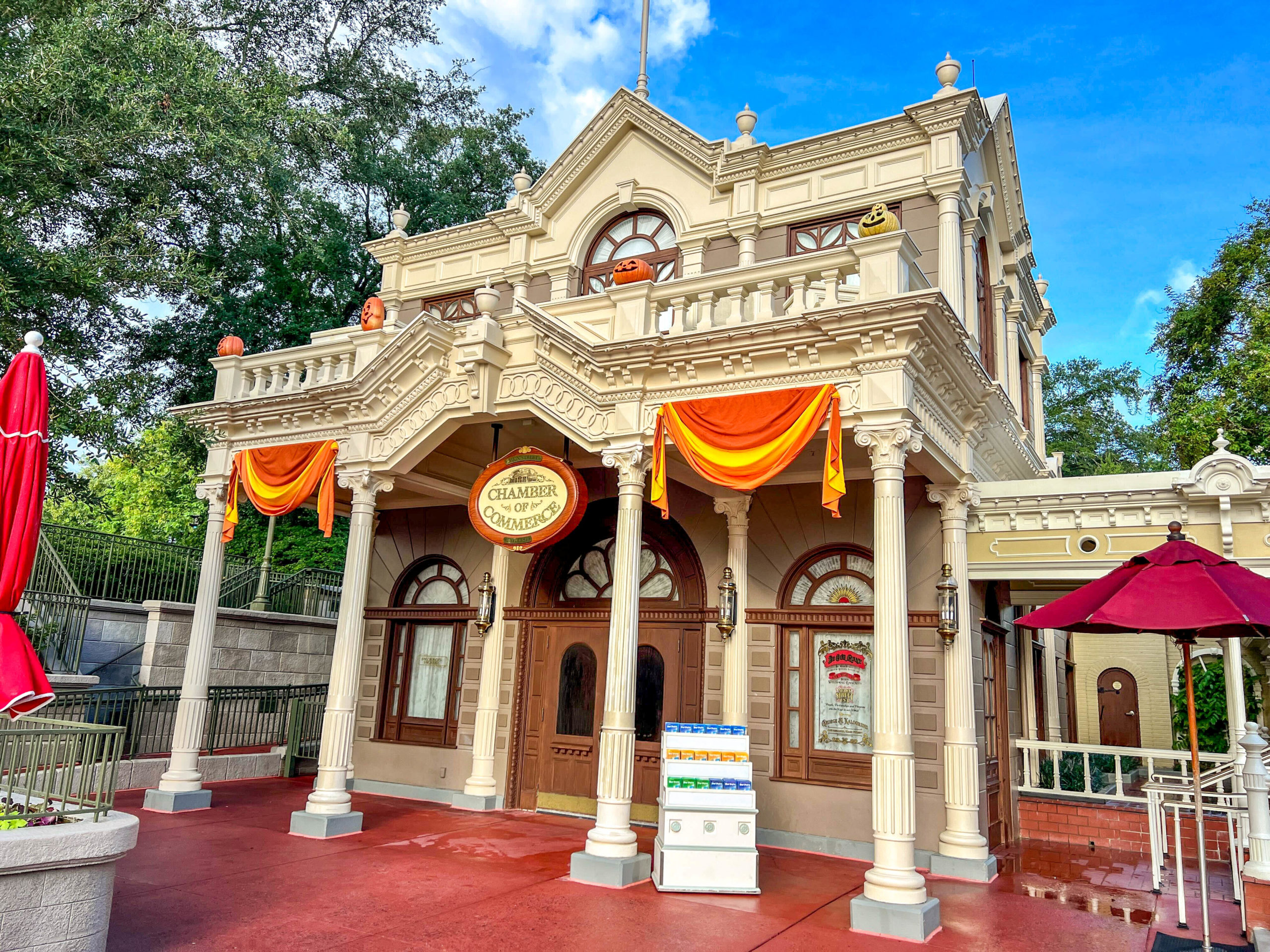 Halloween decor in Magic Kingdom