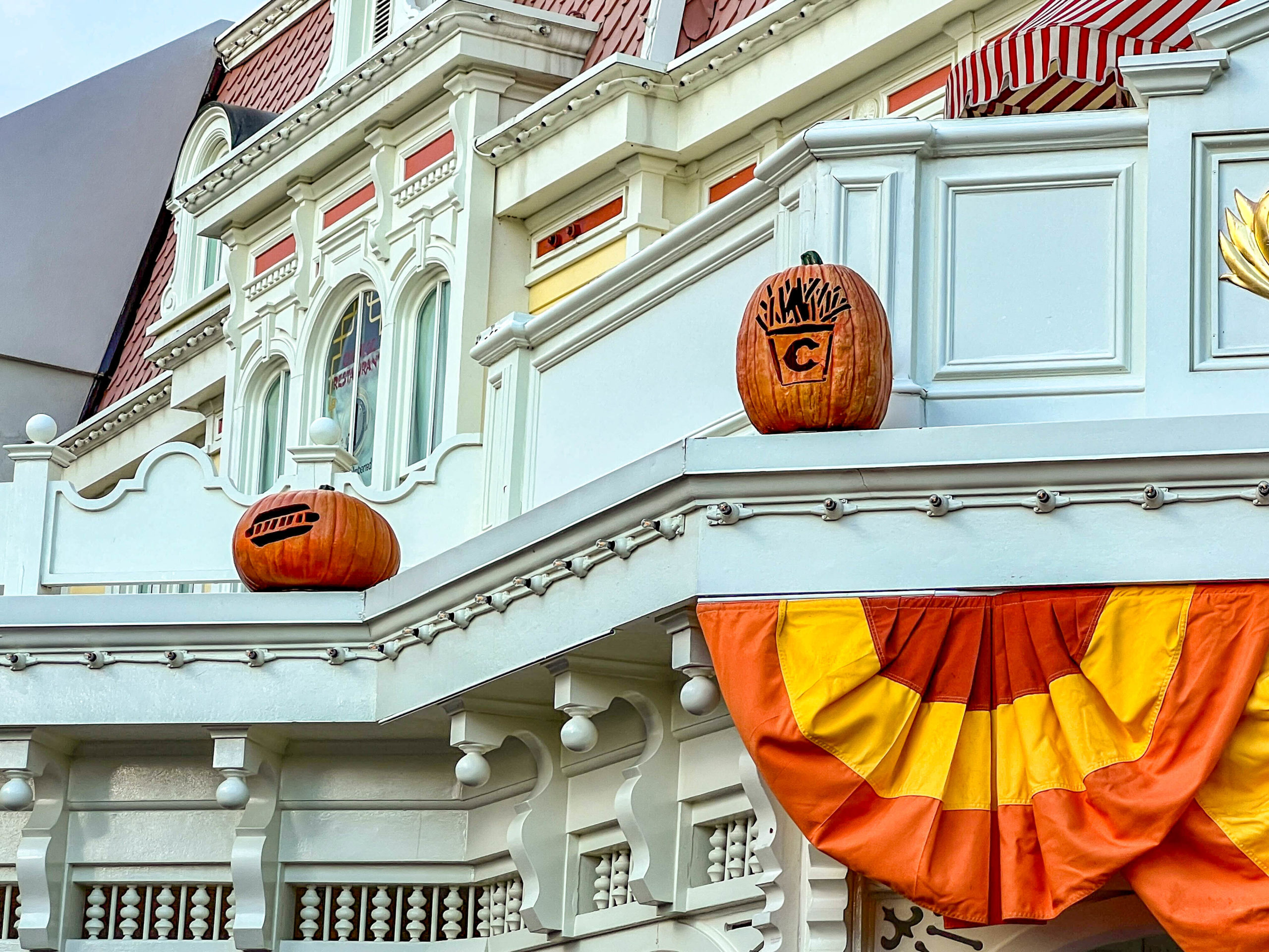 Halloween decor in Magic Kingdom