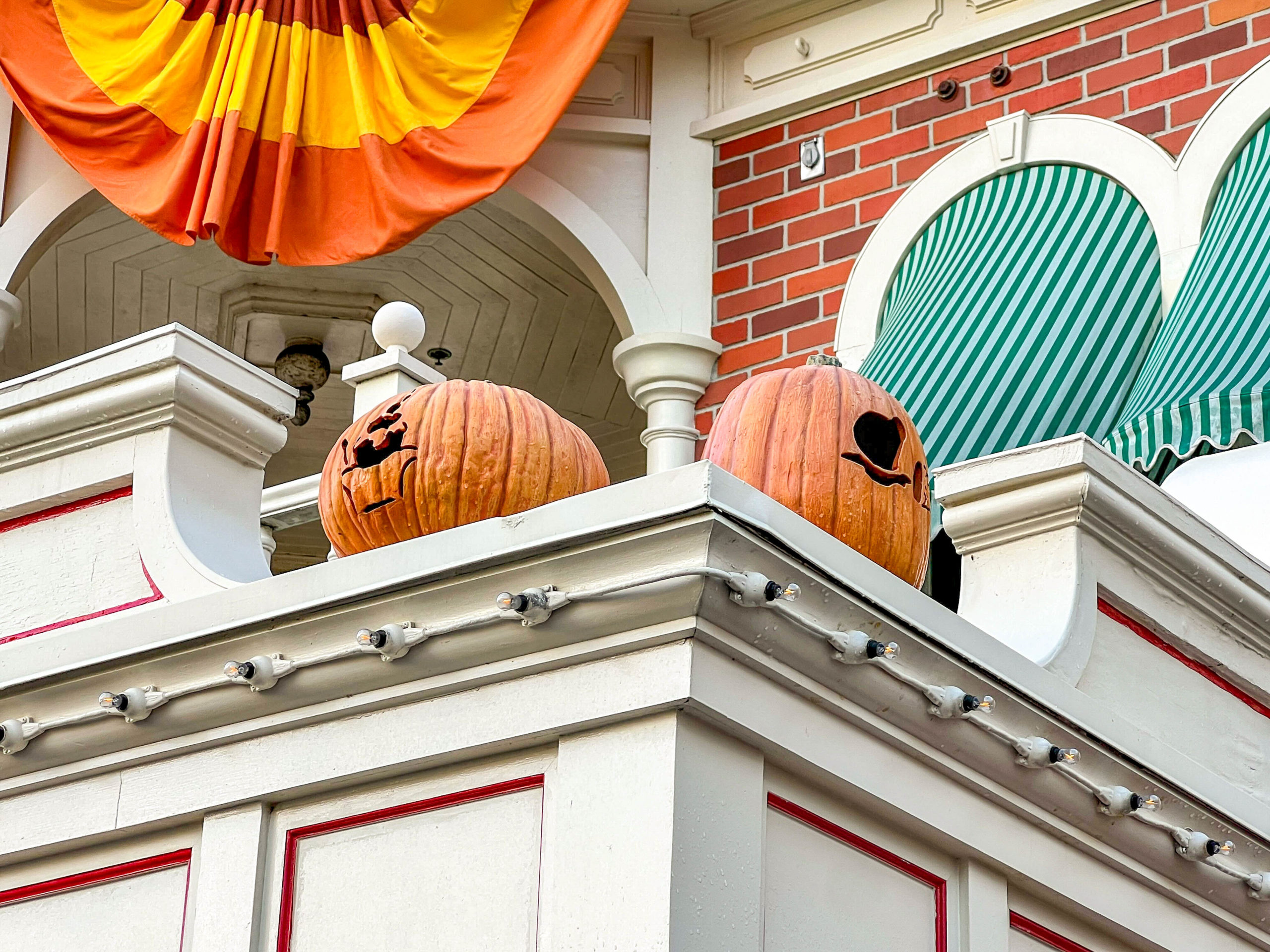 Halloween decor in Magic Kingdom