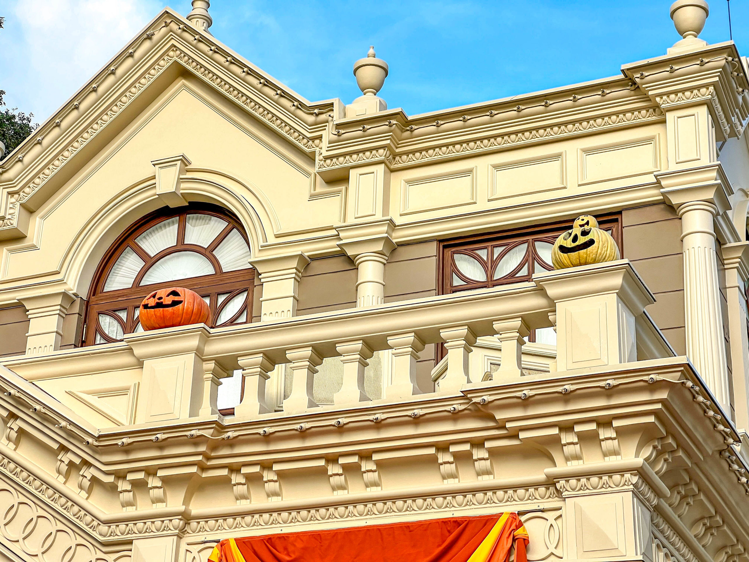 Halloween decor in Magic Kingdom