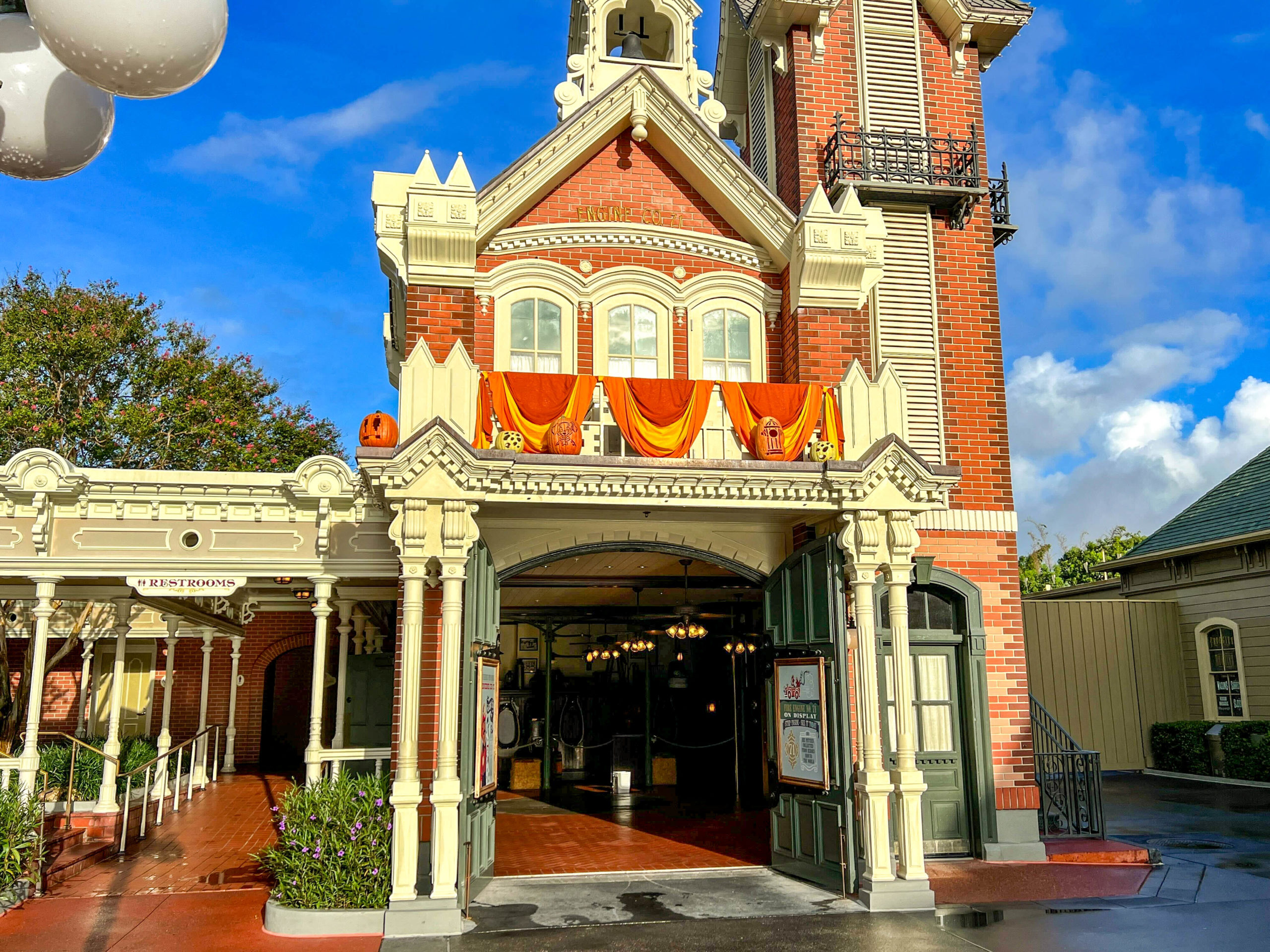 Halloween decor in Magic Kingdom