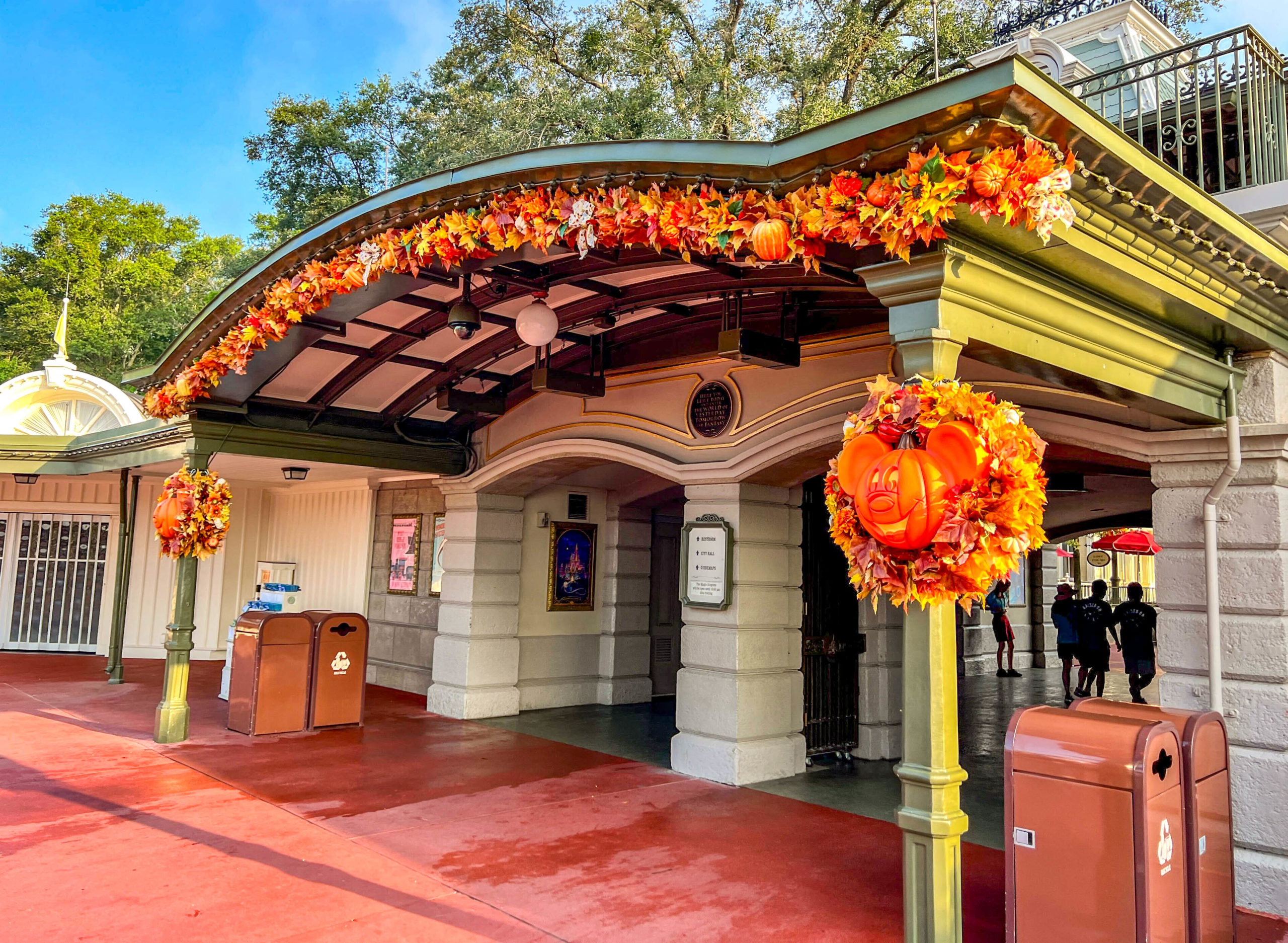 Mickey pumpkin wreath